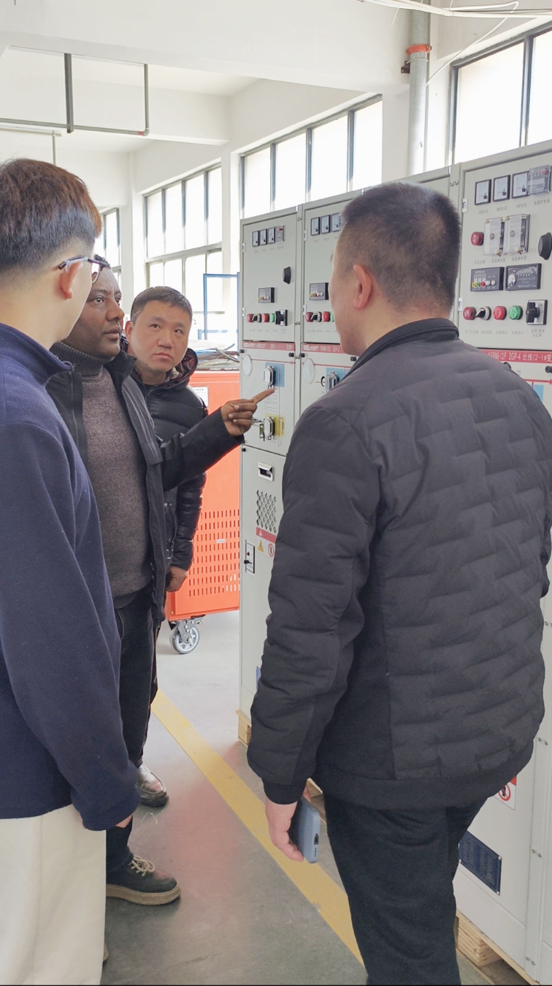 Especialistas da EEU visitaram Kexun para o programa de subestações de 20 conjuntos